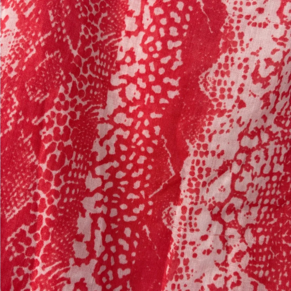 Liz Lange Large Oblong Wrap/Scarf Red & White Snakeskin Print